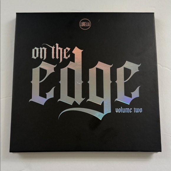 Lurella Eyeshadow Palette - Neutral and Smoky Shades - Picture 2 of 3